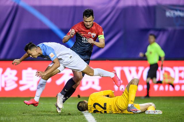 九游网址 -国际比赛日体能课后，里昂状态回暖备战全明星赛，球迷炸锅，纪律约束更严格(世界游泳比赛泳池多深)