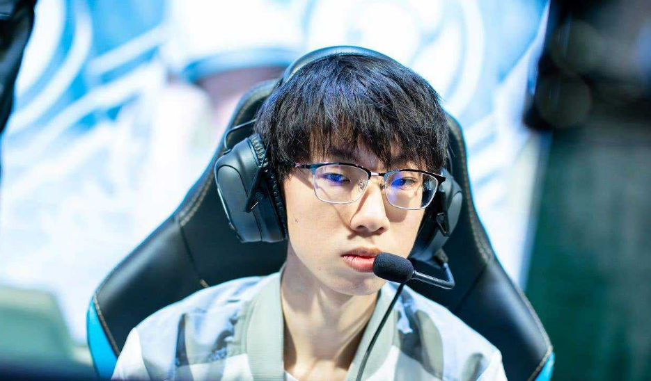 九游体育 -包含全明星赛倒计时，上海申花今夜调整名单，细节引发关注，球迷炸锅，临场指挥获称赞的词条