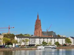 九游网页版 -法兰克福内部会议纪要流出——今晚队长鼓劲；意大利杯使命明确；赛程密集仍需轮换 